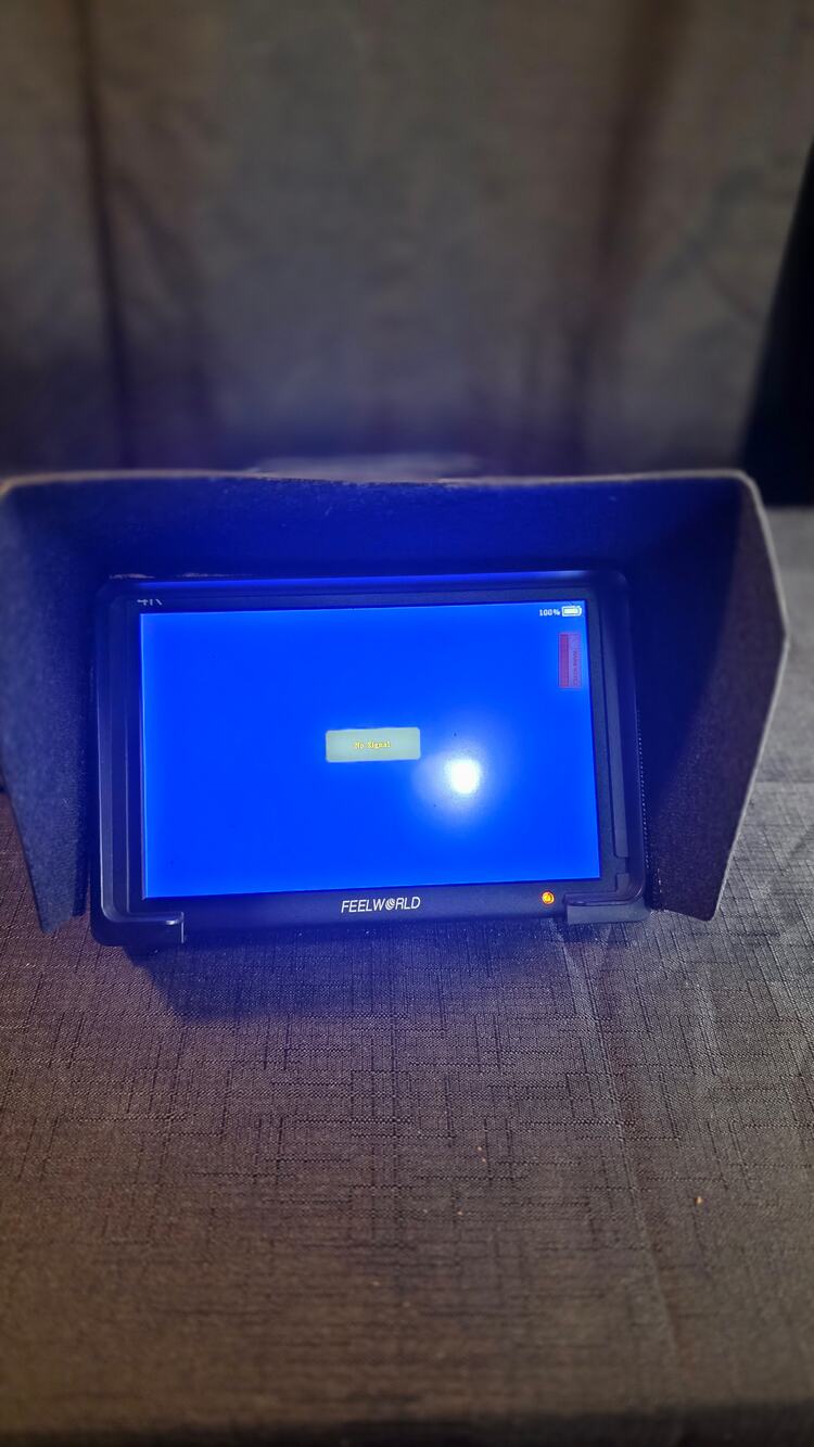 FEELWORLD HDMI Camera Field Monitor with Shade & Case